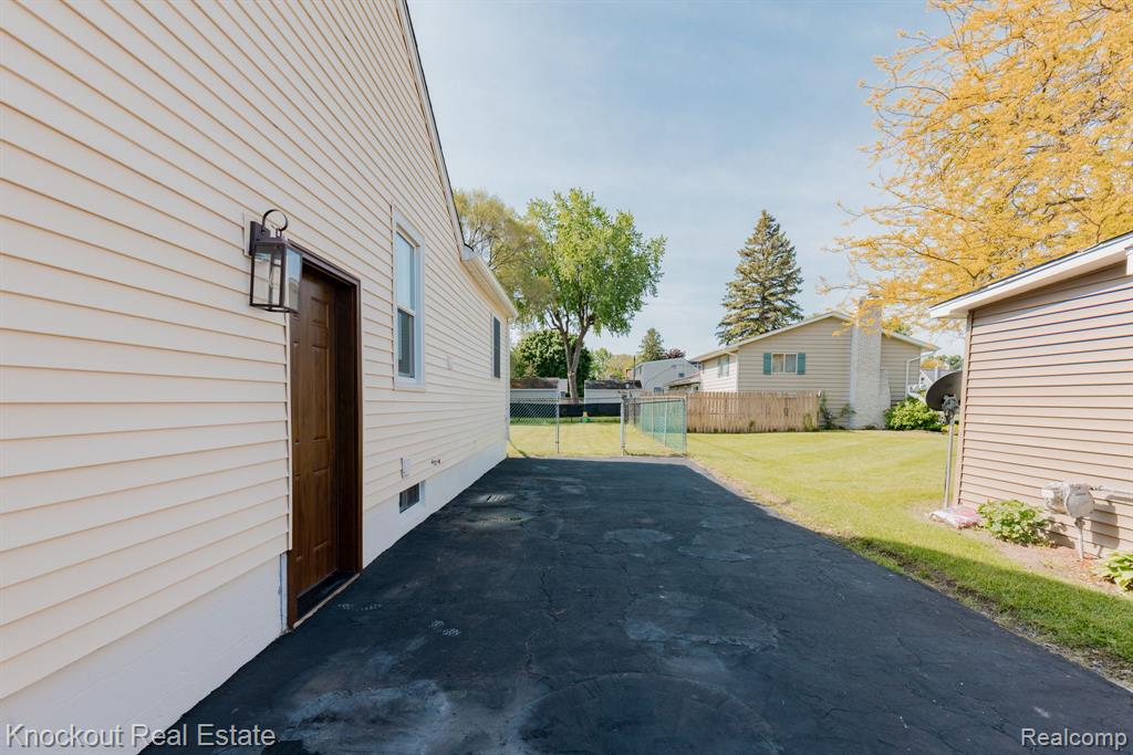 8368 MAIN Street, Birch Run, MI 48415 — Photo 8