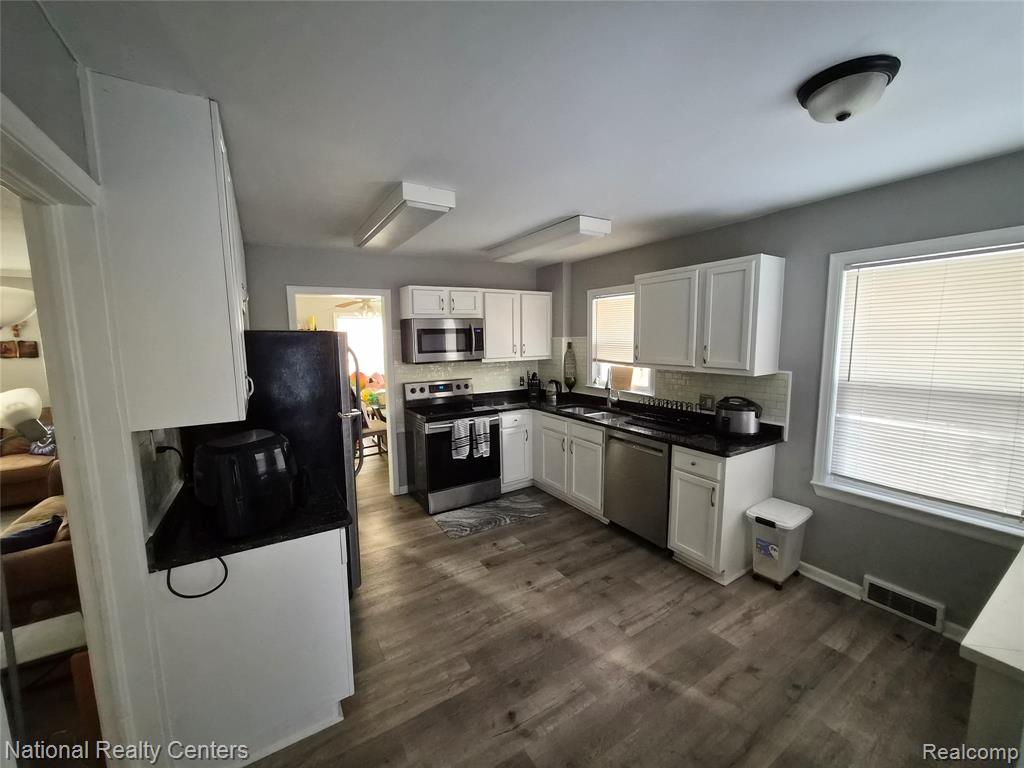 6 Utica Road, Pontiac, MI 48341 — Photo 5