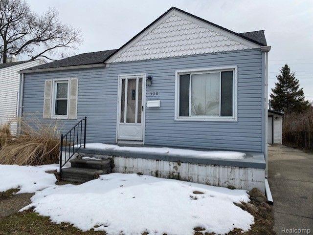 920 E MAPLEDALE Avenue, Hazel Park, MI 48030 — front exterior