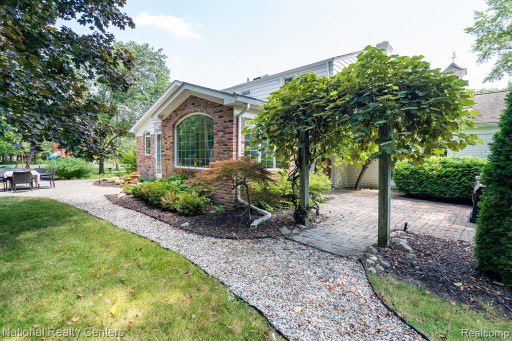 31467 Old Cannon Road, Beverly Hills, MI 48025 — Photo 33