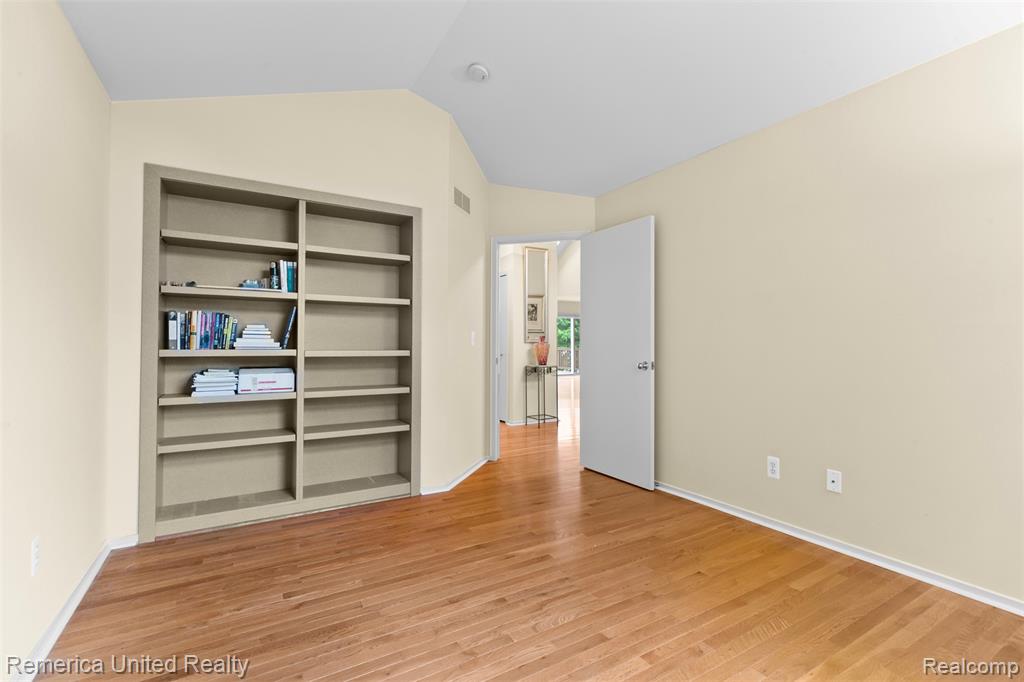 450 Berry Lake Drive, Commerce Twp, MI 48390 — Photo 17