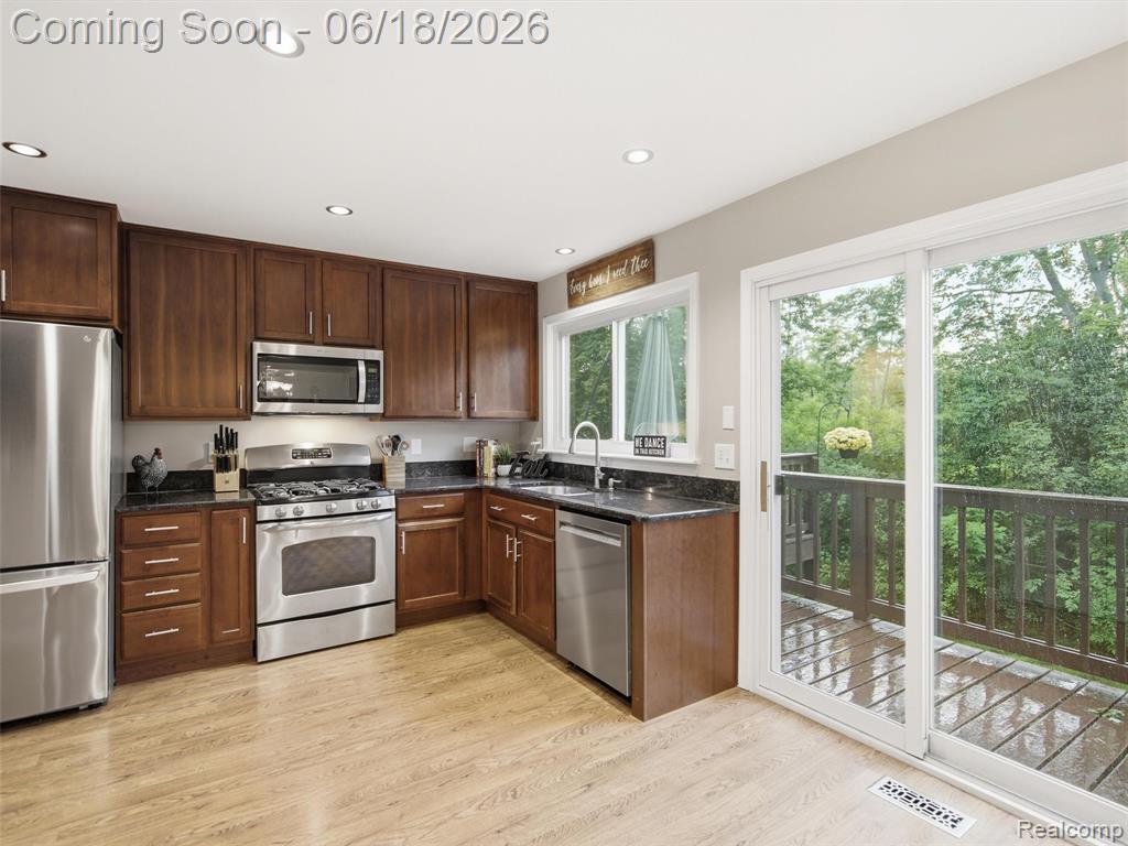 2600 Millcrest Court, Lake Orion, MI — Photo 8