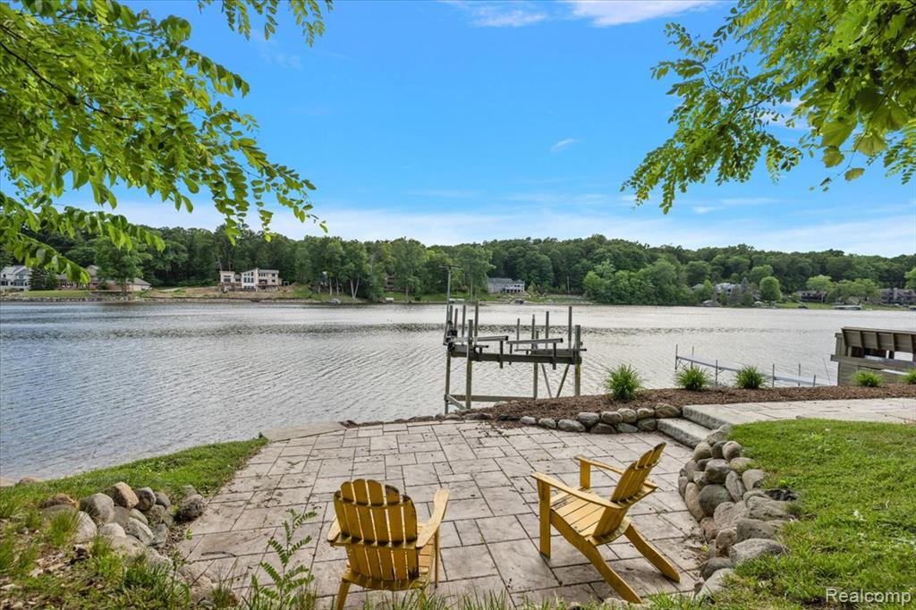 7291 Parkwood Drive, Fenton, MI 48430 — Photo 48
