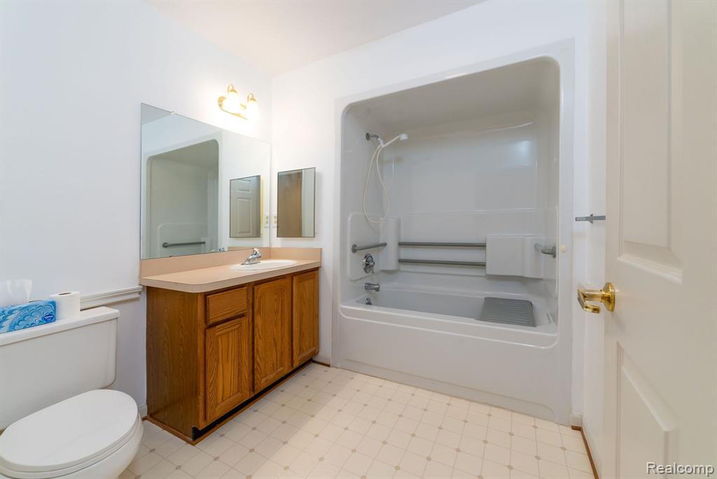 21345 BOXWOOD, Farmington Hills, MI 48336 — Photo 24