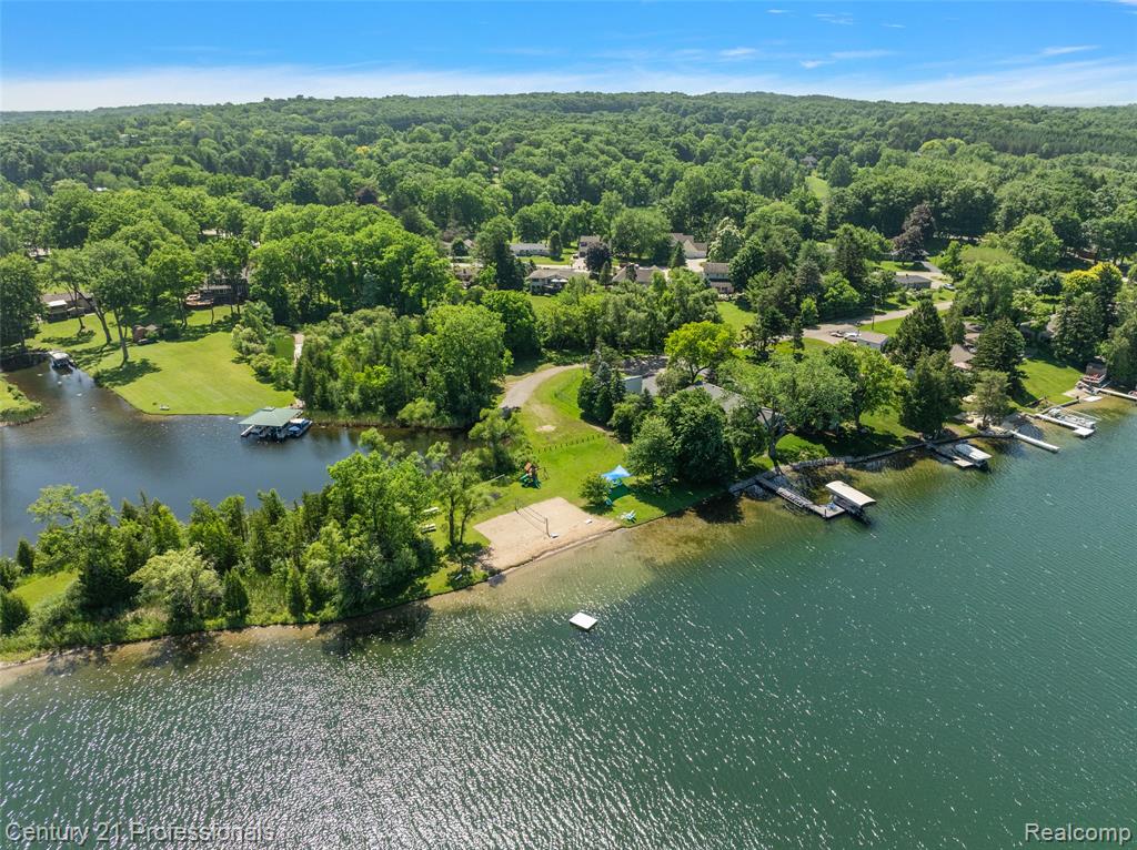 9311 Whipple Shores Drive, Clarkston, MI 48348 — Photo 31