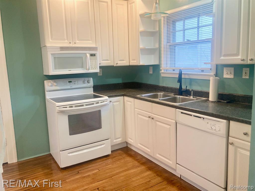 429 E KENILWORTH Avenue, Royal Oak, MI 48067 — Photo 6