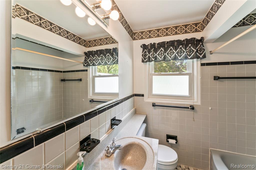 9235 Texas Street, Livonia, MI 48150 — Photo 21