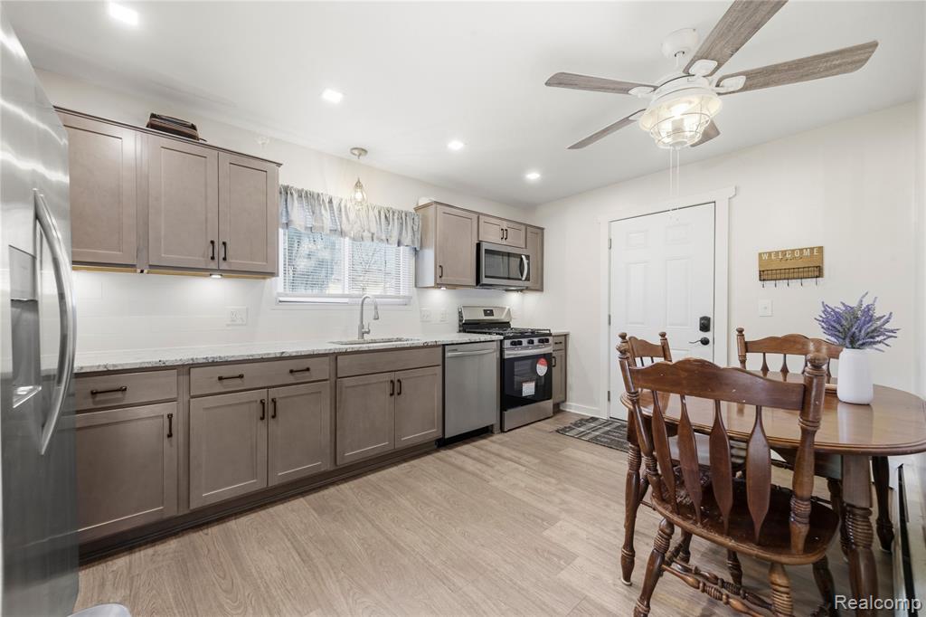 3575 Knollview Avenue, West Bloomfield, MI 48324 — Photo 10