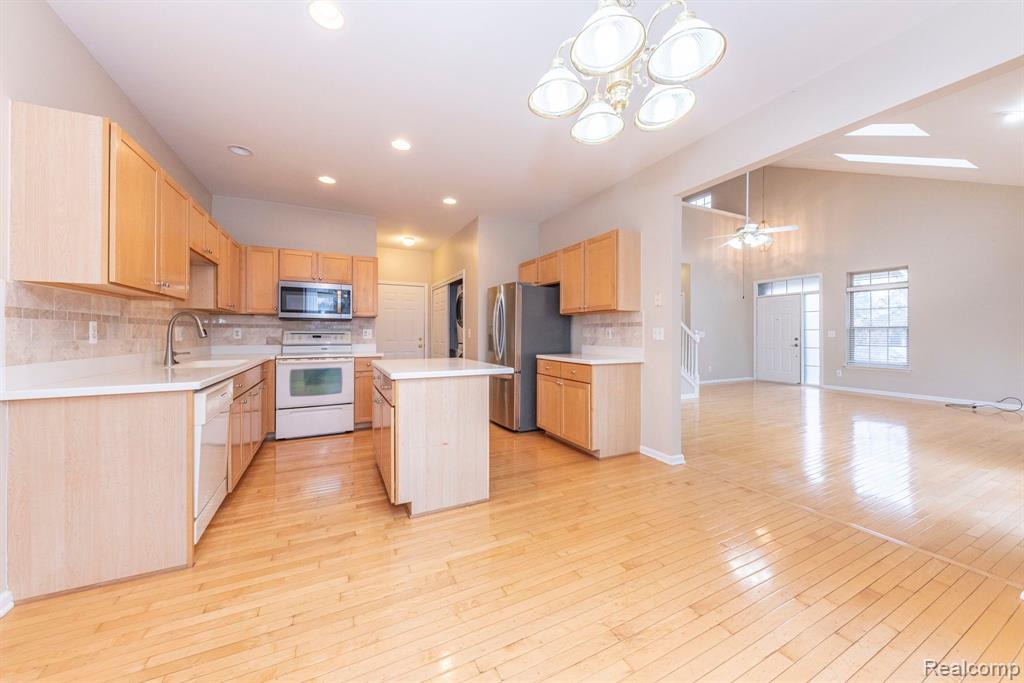 7246 Gateway Drive, West Bloomfield, MI — Photo 26