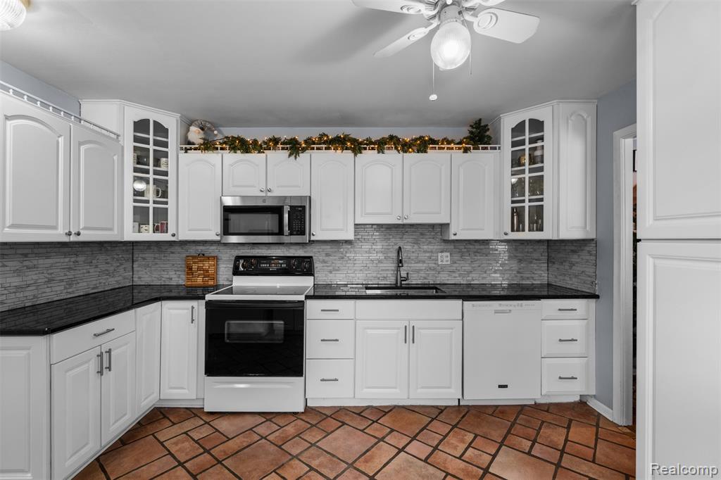 6404 Richalle Street, Brighton, MI 48116 — Photo 12