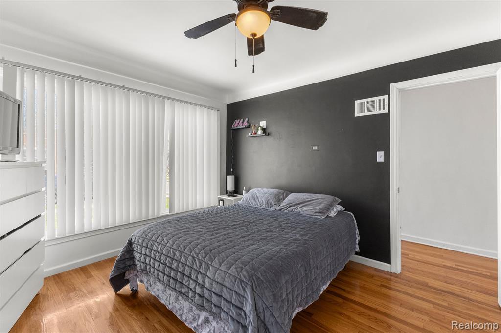 823 NEW YORK Avenue, Lincoln Park, MI 48146 — Photo 7