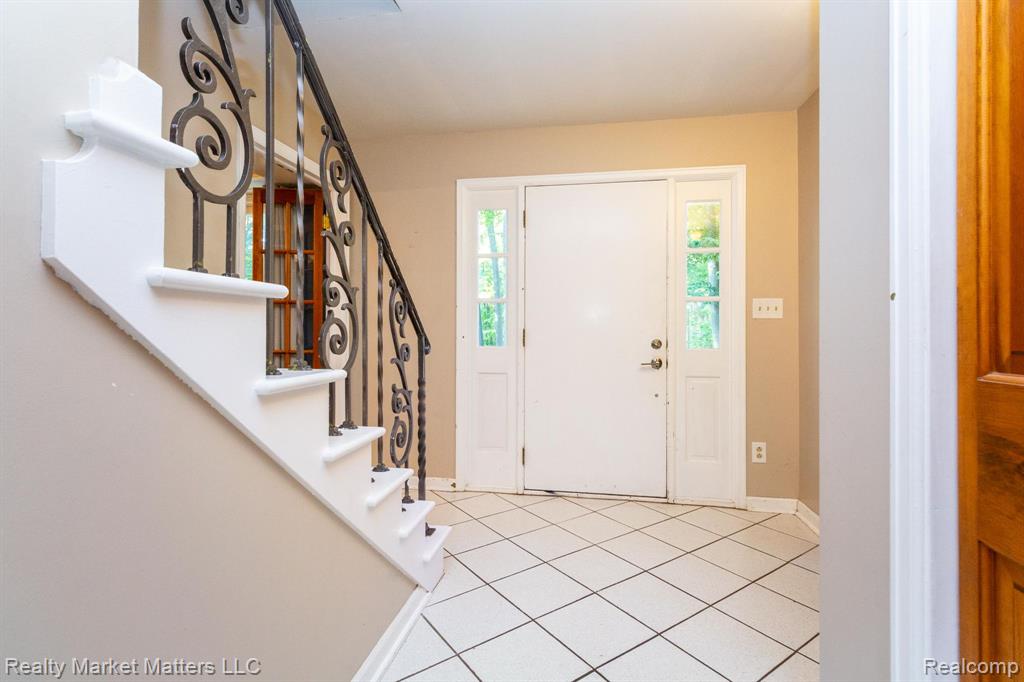 7505 Falling Leaf Court, Flushing, MI 48433 — Photo 11