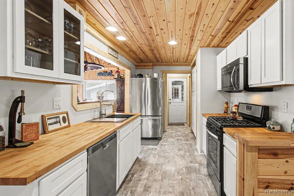 9631 BYRON Road, Howell, MI 48855 — Photo 14