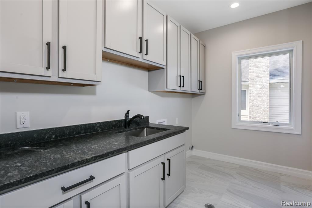 16665 Kings Fairway Lane, Grand Blanc, MI 48439 — Photo 52