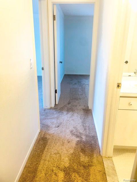 416 FOX HILLS Drive S, Bloomfield Hills, MI 48304 — Photo 19