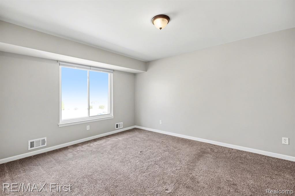 38103 Jefferson Avenue, Harrison Township, MI — Photo 9