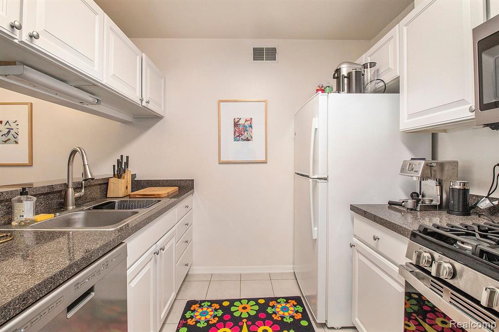 2808 S Knightsbridge Circle, Ann Arbor, MI 48105 — Photo 19
