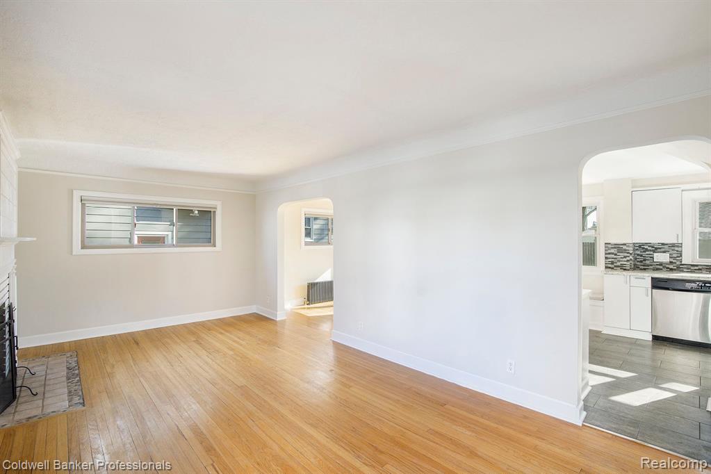 913 IRVING Avenue, Royal Oak, MI 48067 — Photo 4
