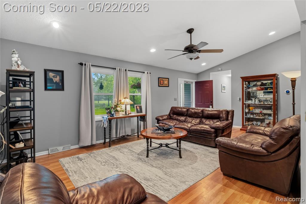 542 Tracey Lane, Brighton, MI 48114 — Photo 5