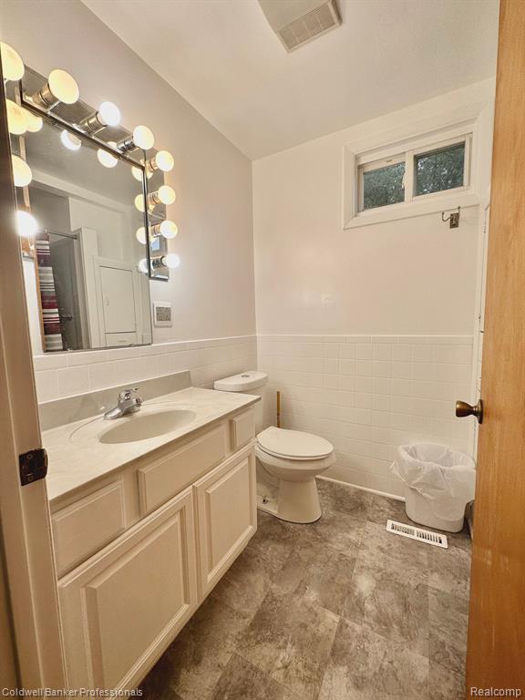 8709 CLARRIDGE Road, Clarkston, MI 48348 — Photo 13