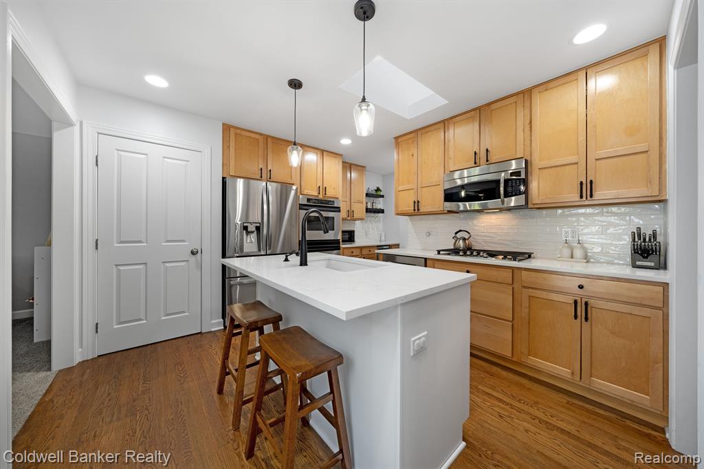 596 S GLENHURST Drive, Birmingham, MI 48009 — Photo 13