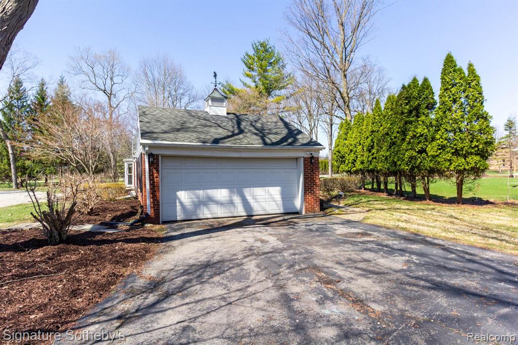 21890 Hampton Street, Beverly Hills, MI 48025 — Photo 36