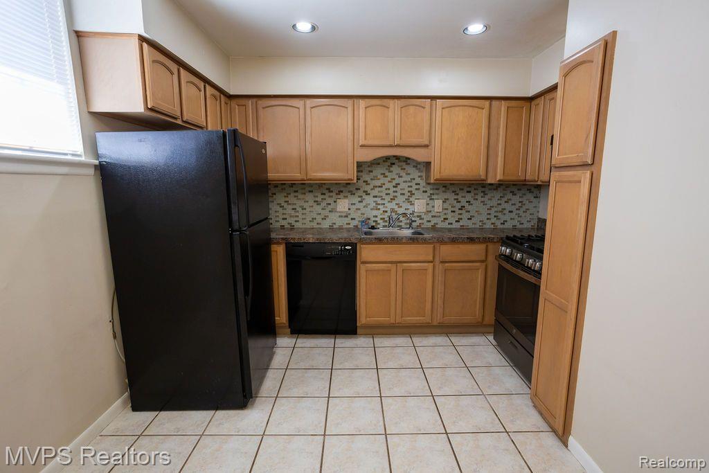 8230 CRESTVIEW Drive, A1, Sterling Heights, MI 48312 — Photo 4