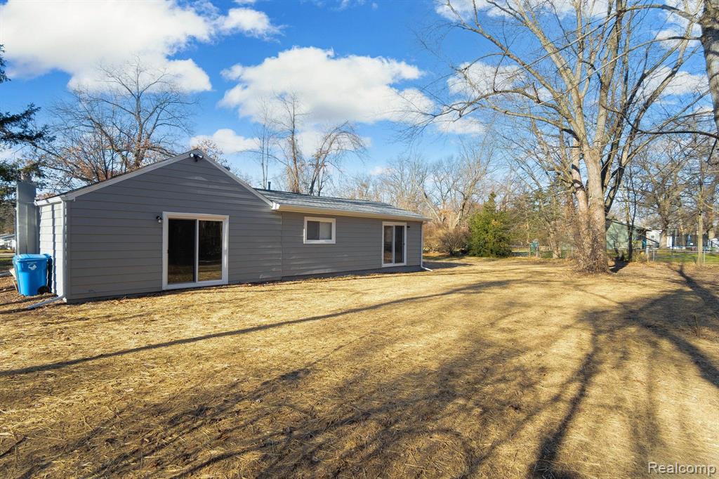 5604 BLACKMOOR Street, Commerce Twp, MI 48382 — Photo 20