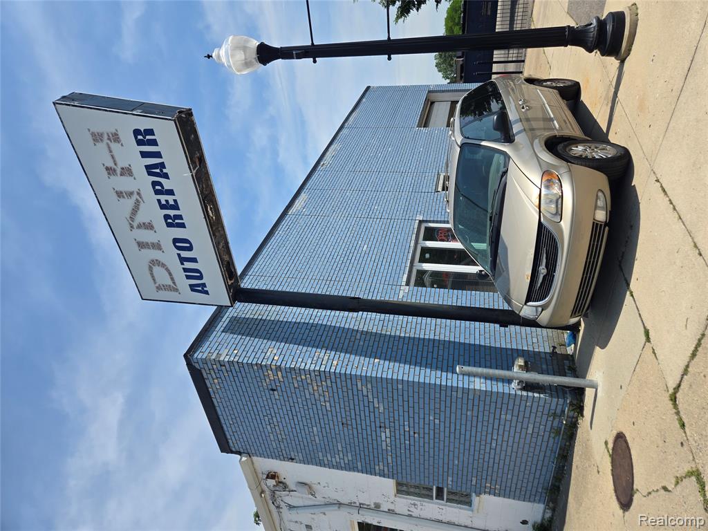 1018 W 9 Mile Road, Ferndale, MI 48220