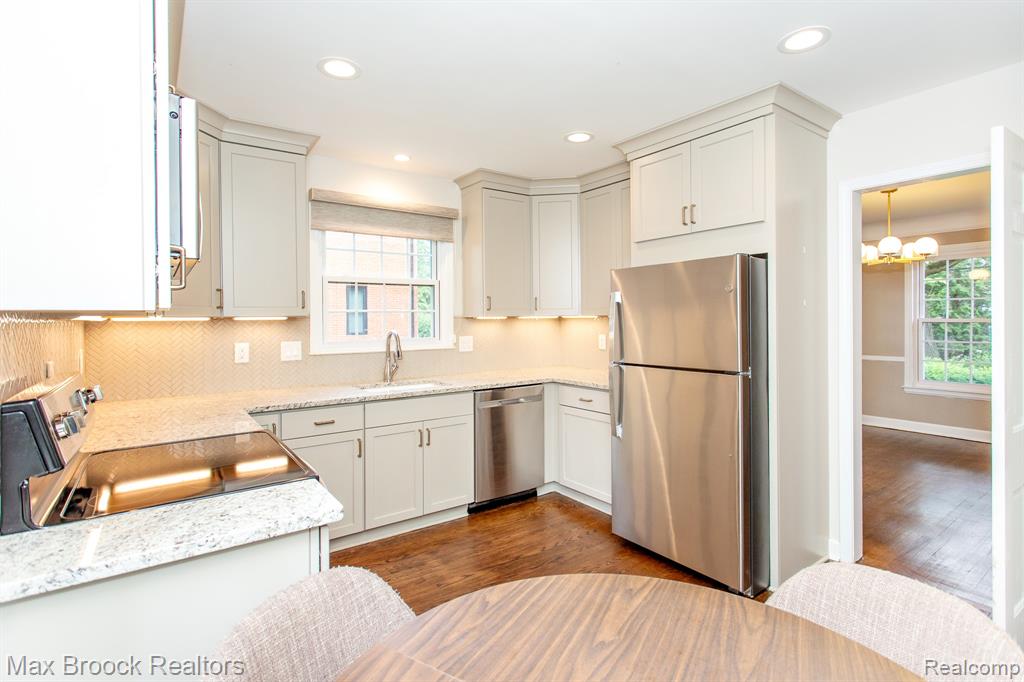 25830 Berkley Avenue, Huntington Woods, MI — Photo 12