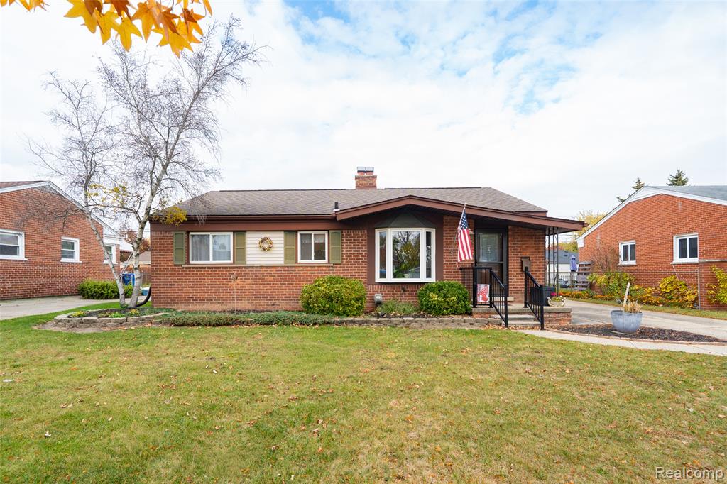 5247 Lyons Circle S, Warren, MI 48092 — front exterior