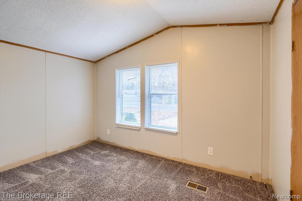 17101 Kropf Avenue, Davisburg, MI 48350 — Photo 35