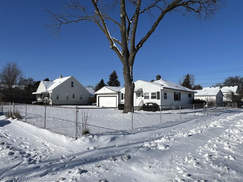 697 E ANNABELLE Avenue, Hazel Park, MI 48030 — Photo 32
