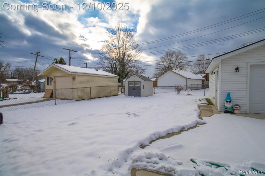8225 N Hubbard Street, Westland, MI — Photo 30