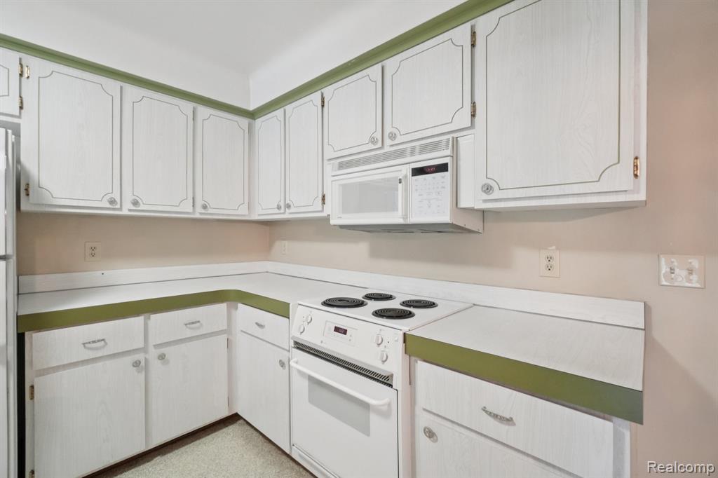 54829 Starlite Drive, Shelby Twp, MI 48316 — Photo 13