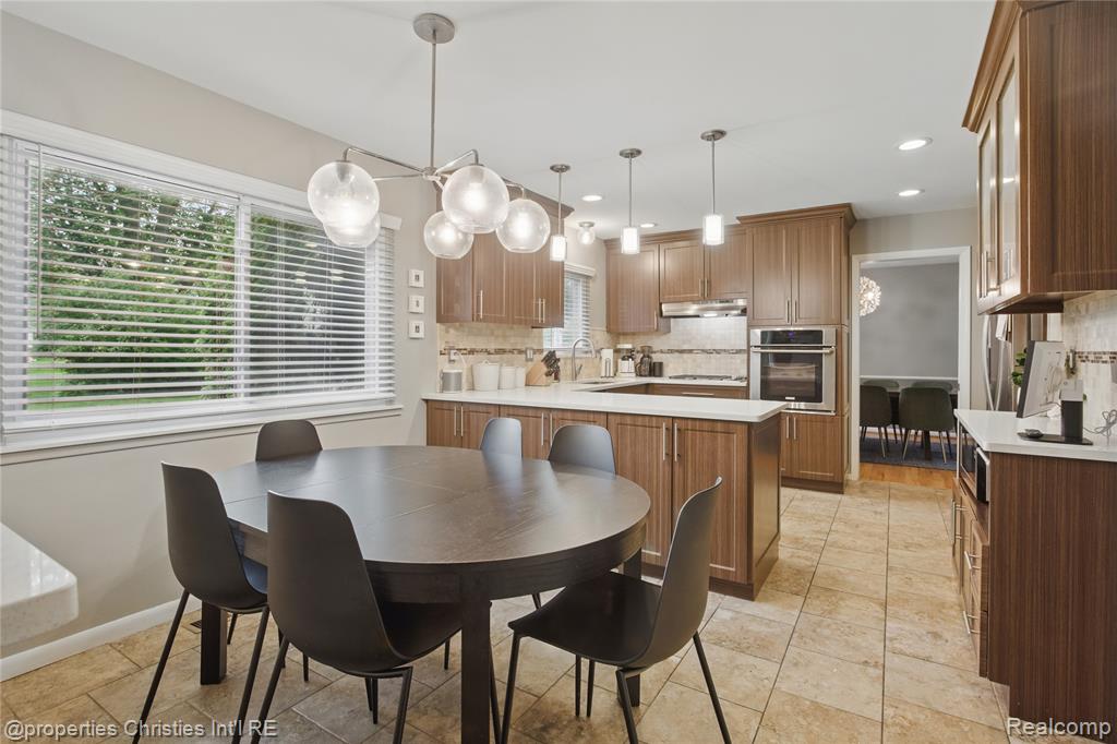 6821 Tamerlane Drive, West Bloomfield, MI — Photo 9