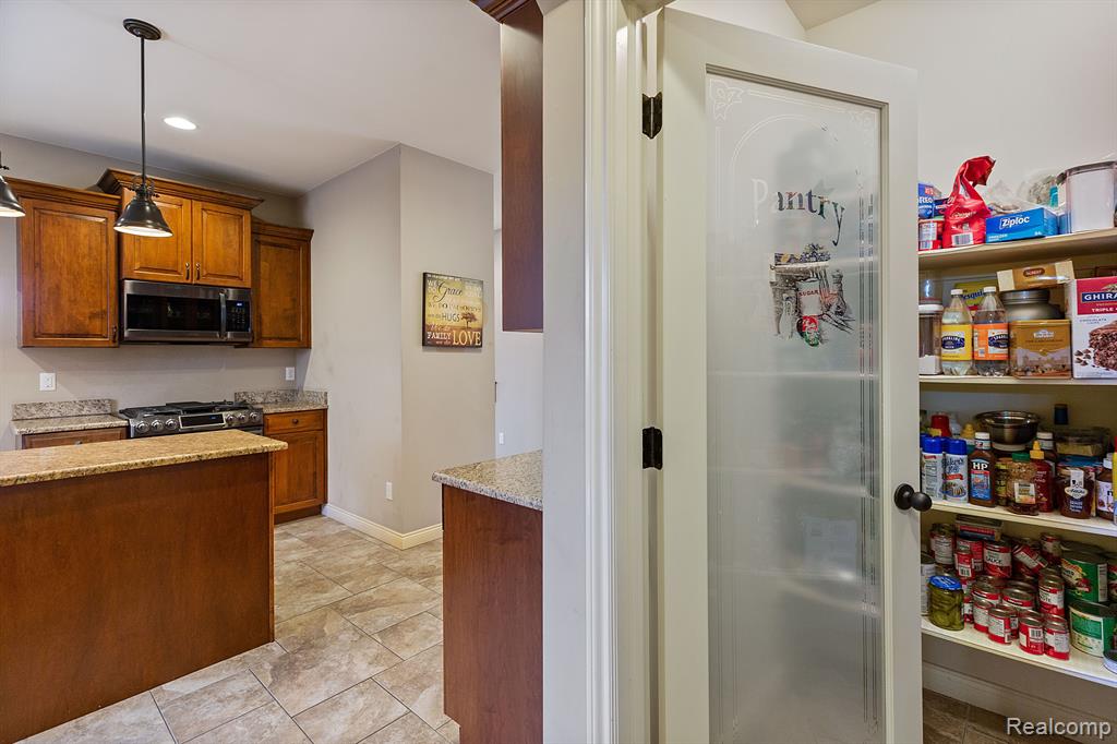 49751 GOLDEN PARK Drive, Shelby Twp, MI 48315 — Photo 11
