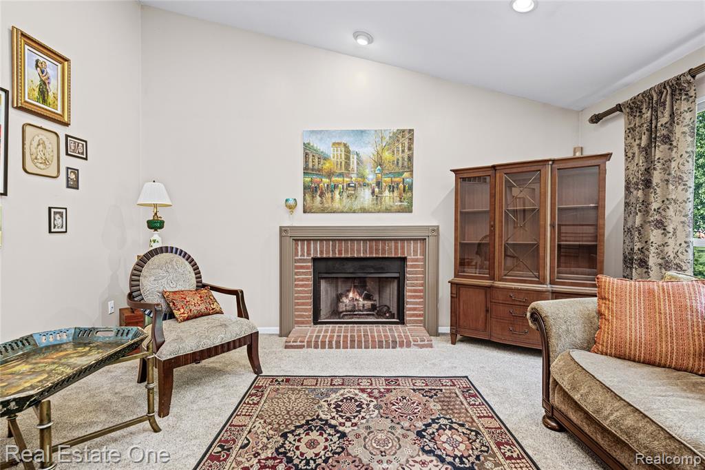 7570 Greenway Lane, West Bloomfield, MI 48324 — Photo 32