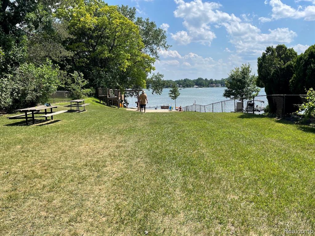 8124 Eldora Boulevard, Commerce Twp, MI 48382 — Photo 28