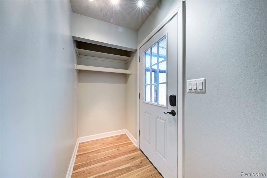19143 Surrey Lane - Photo 3
