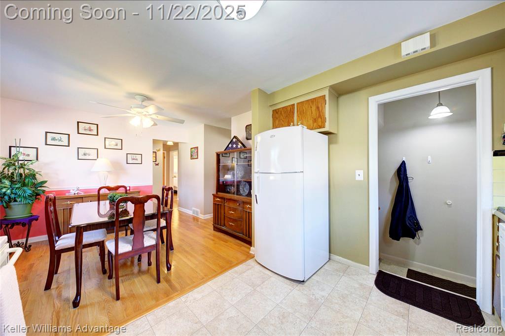 9338 Colorado Street, Livonia, MI 48150 — Photo 17