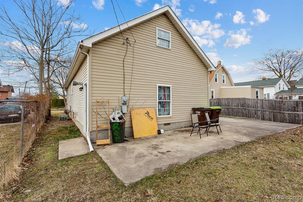 825 BACON Street, Monroe, MI 48161 — Photo 27