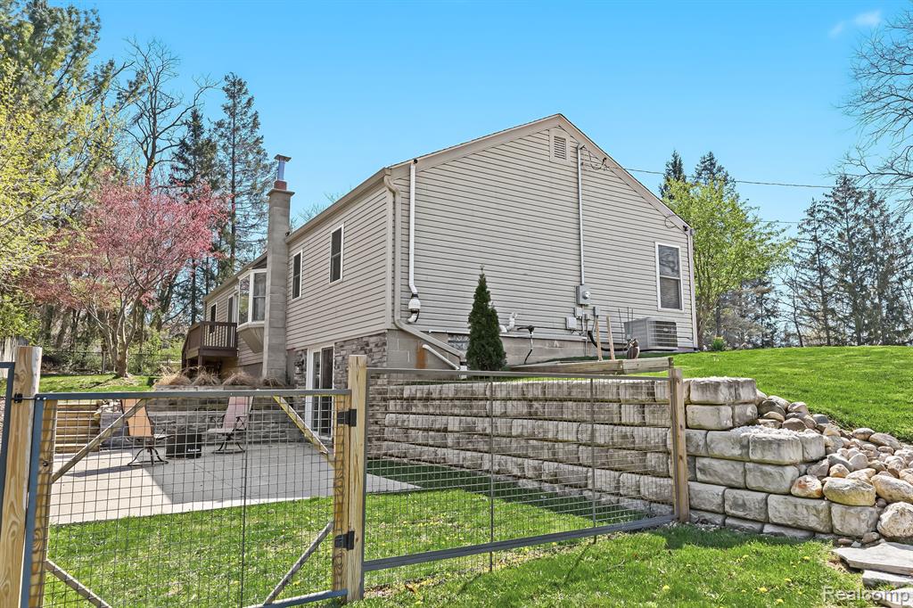 9248 HARTLAND Road, Fenton, MI 48430 — Photo 26