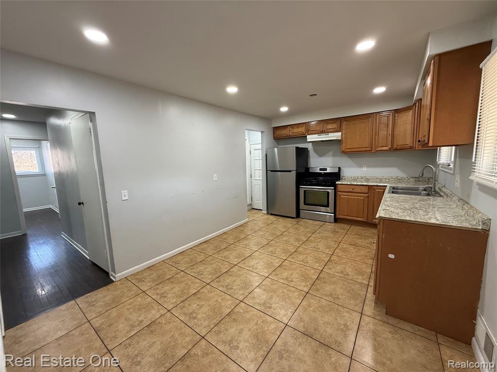 8064 WHITEFIELD Street, Dearborn Heights, MI 48127 — Photo 4