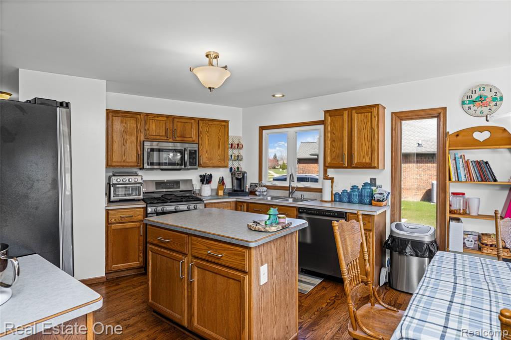 14817 Sparrow Drive, Shelby Twp, MI 48315 — Photo 26