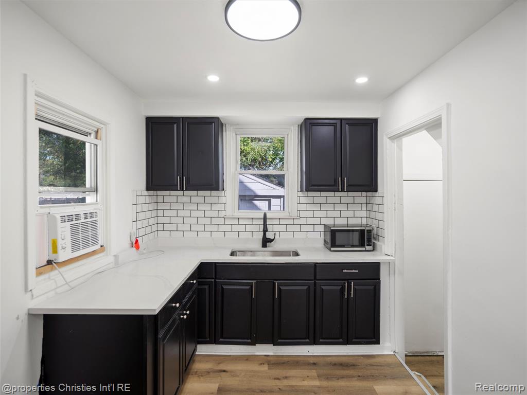 8770 Leroy Street, Oak Park, MI 48237 — Photo 9
