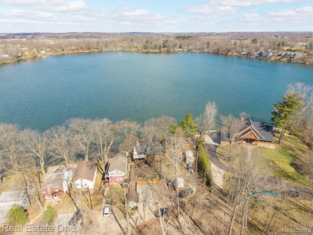 6340 SPORNY Drive, Brighton, MI 48116 — Photo 35