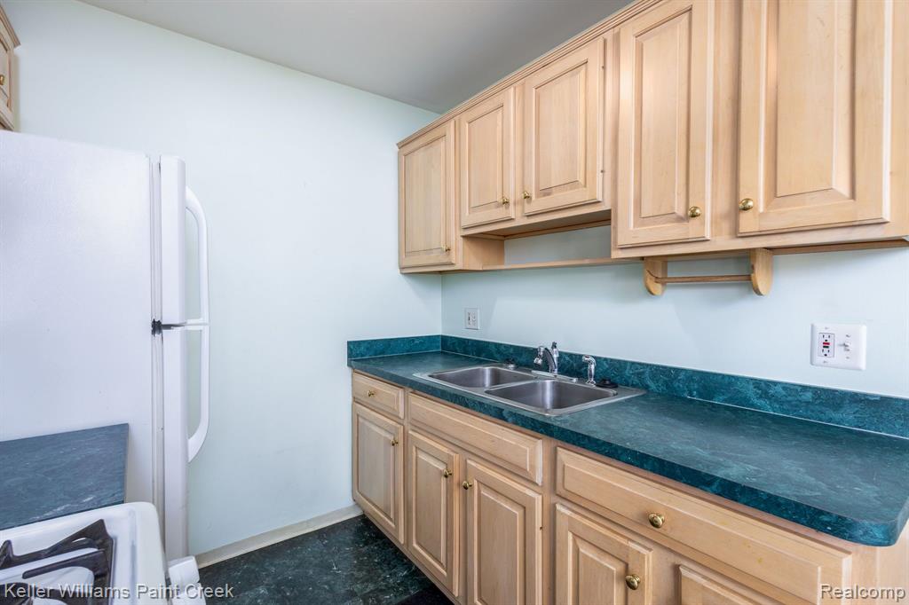 45598 BIRCHCREST Street, Utica, MI 48317 — Photo 7