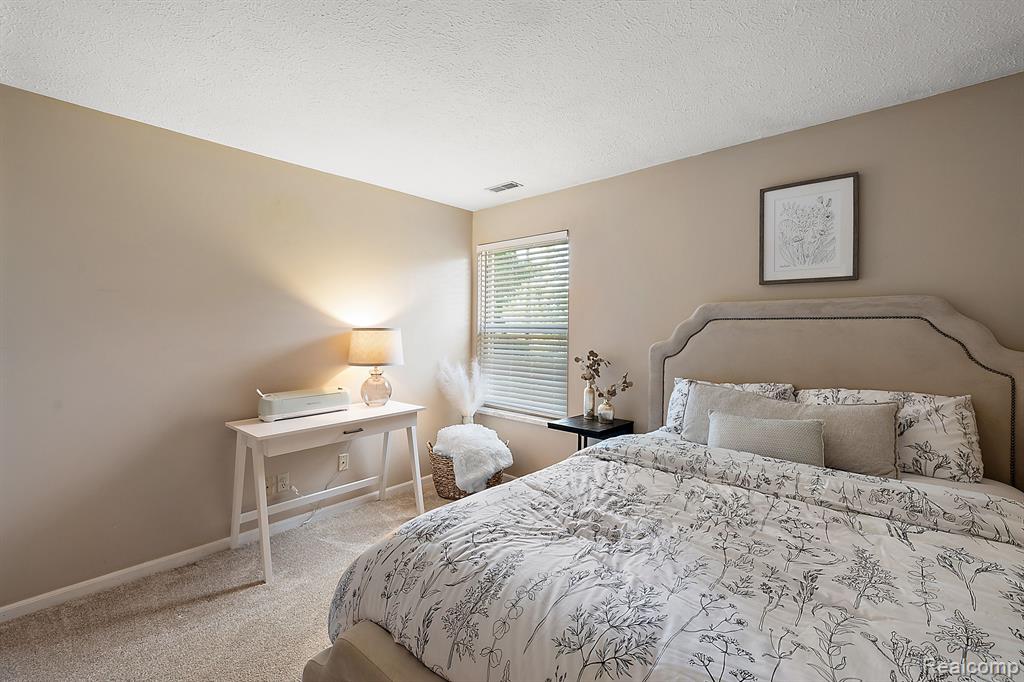 61149 GREENWOOD Drive, South Lyon, MI 48178 — Photo 32