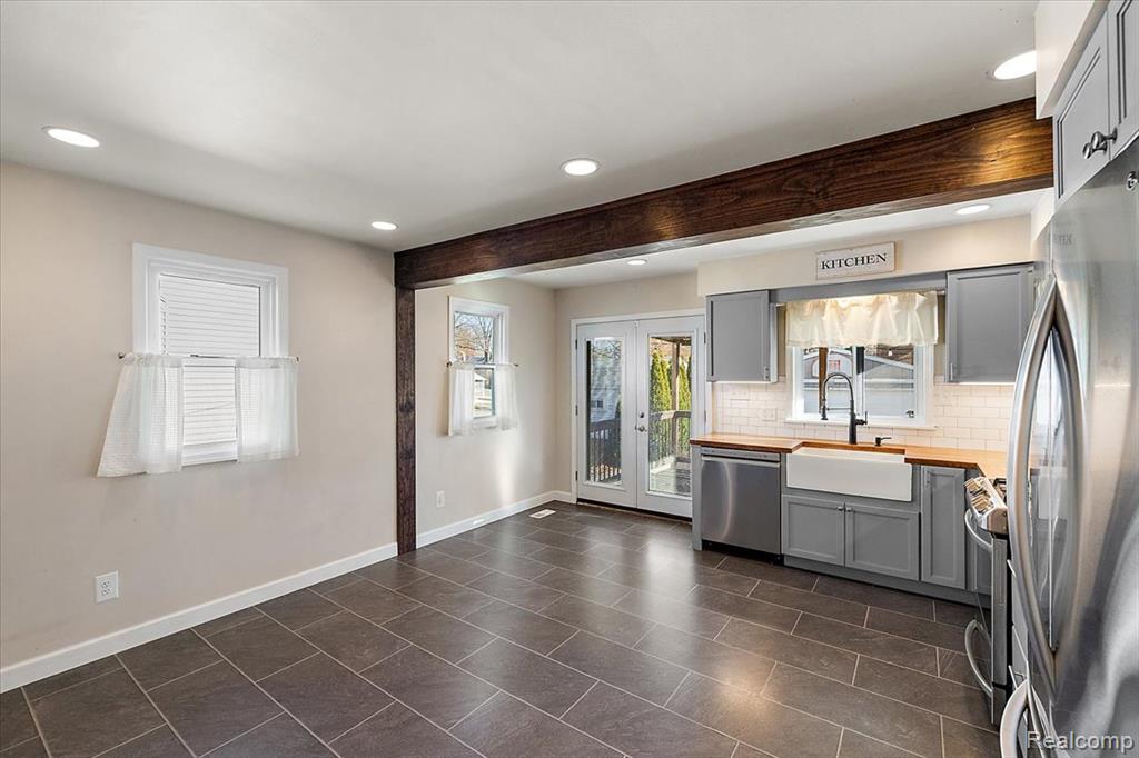 515 S Webik Avenue, Clawson, MI — Photo 11